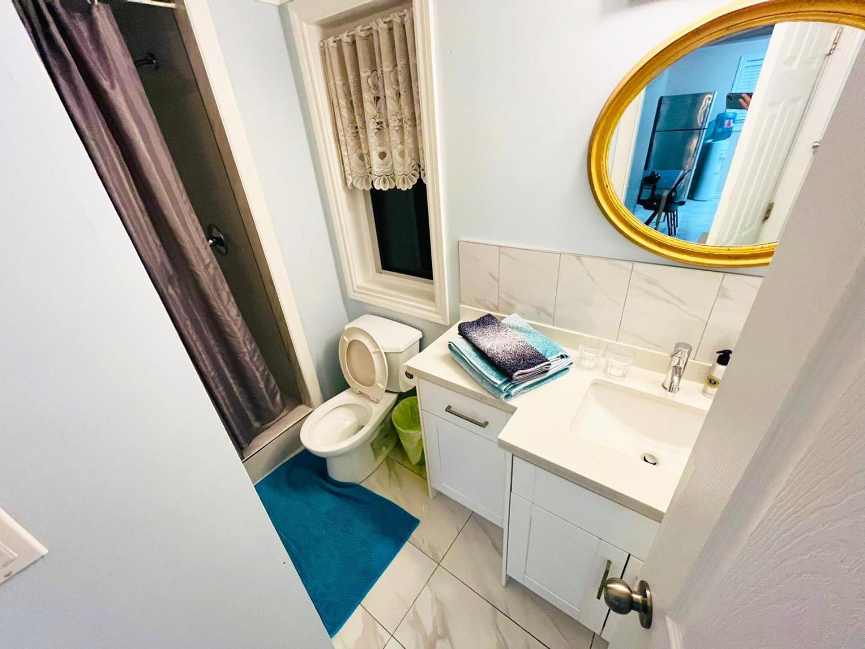 Private Suite With Private Entrance King Bed Richmond Exterior foto